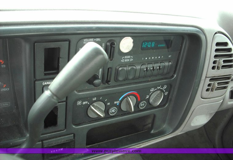 image for item 3016 1998 Chevrolet 3500