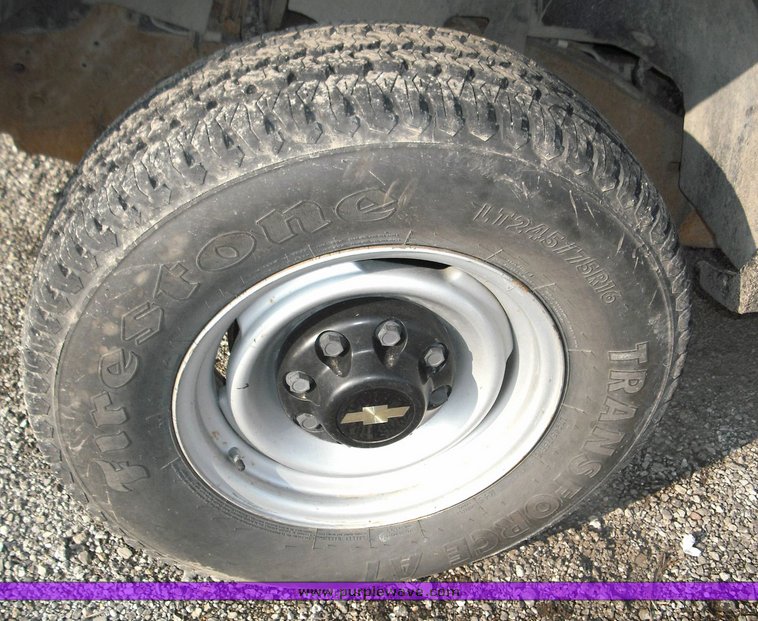 image for item 3017 1999 Chevrolet K2500 Suburban