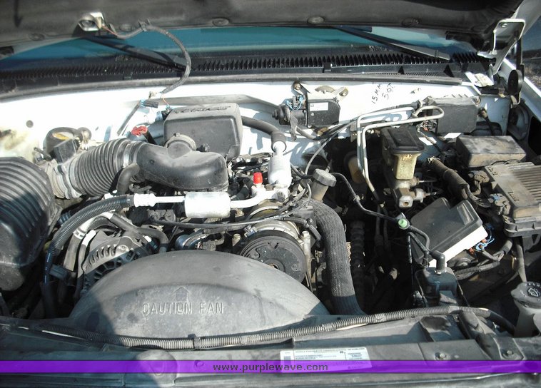 image for item 3017 1999 Chevrolet K2500 Suburban