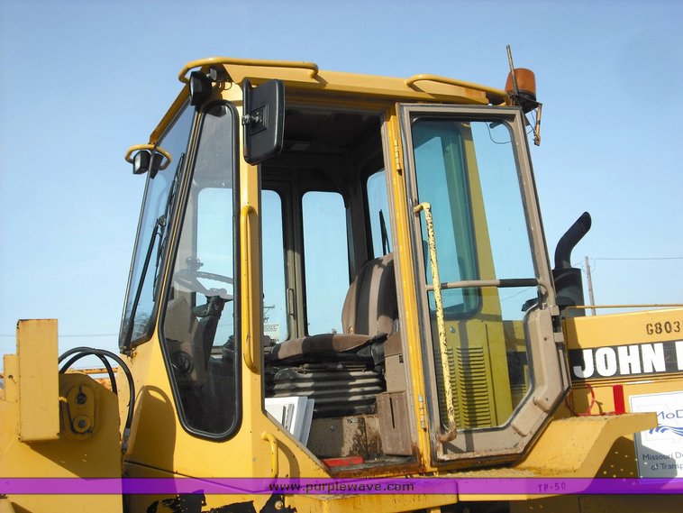 image for item 3018 1995 John Deere 544G wheel loader