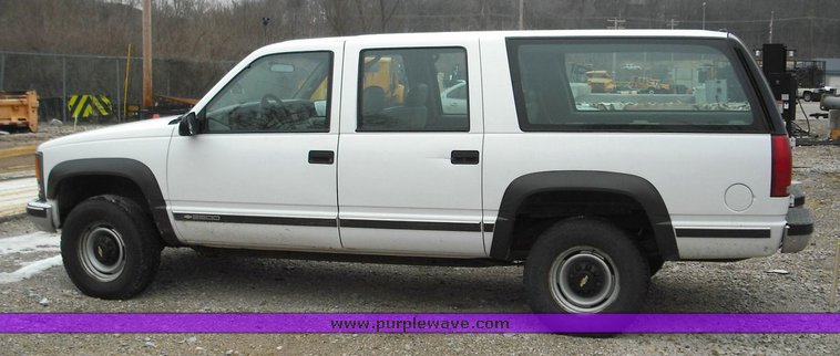 image for item 3019 1997 Chevrolet K2500 Suburban