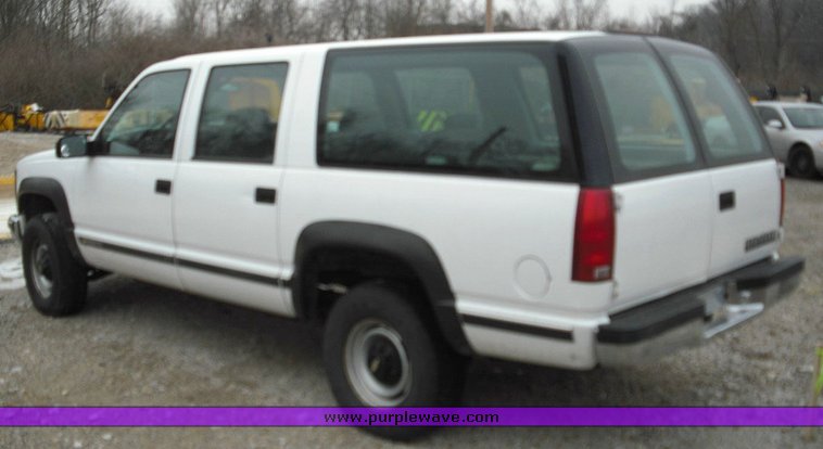 image for item 3019 1997 Chevrolet K2500 Suburban