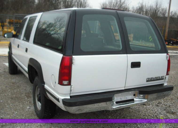 image for item 3019 1997 Chevrolet K2500 Suburban