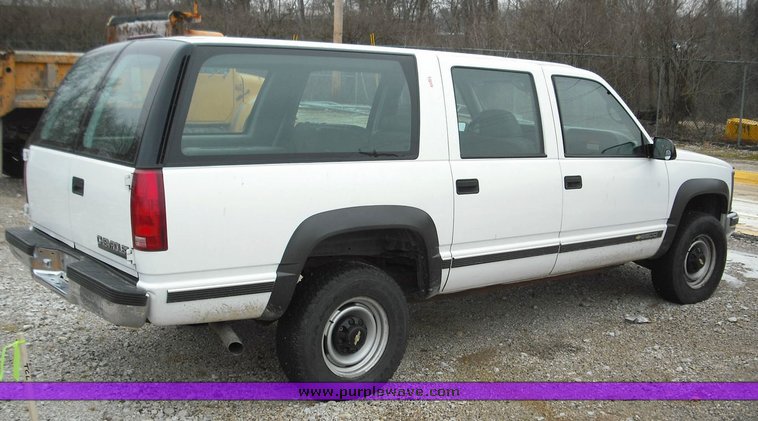 image for item 3019 1997 Chevrolet K2500 Suburban