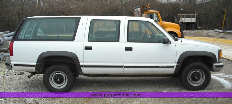 image for item 3019 1997 Chevrolet K2500 Suburban