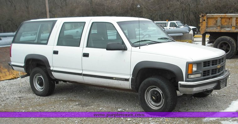 image for item 3019 1997 Chevrolet K2500 Suburban