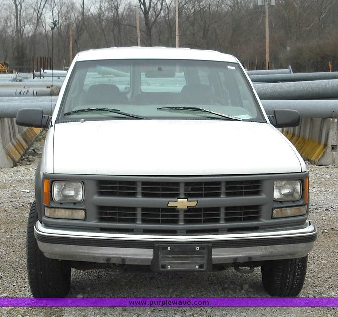 image for item 3019 1997 Chevrolet K2500 Suburban