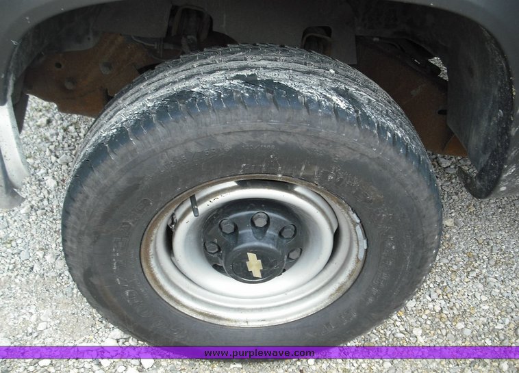 image for item 3019 1997 Chevrolet K2500 Suburban