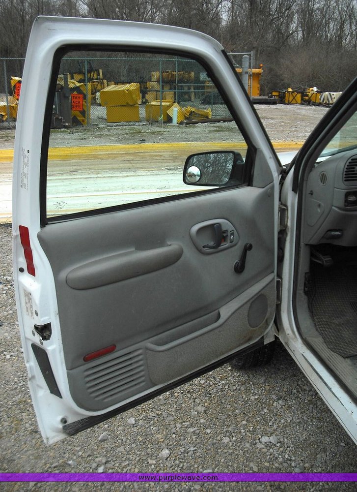 image for item 3019 1997 Chevrolet K2500 Suburban