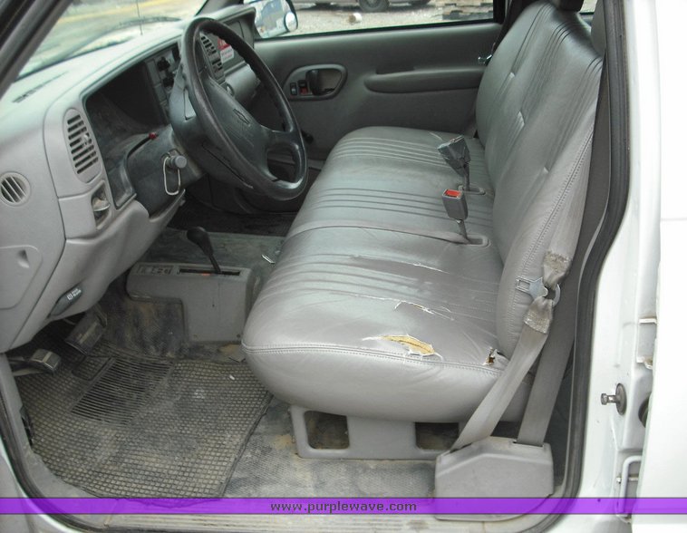 image for item 3019 1997 Chevrolet K2500 Suburban