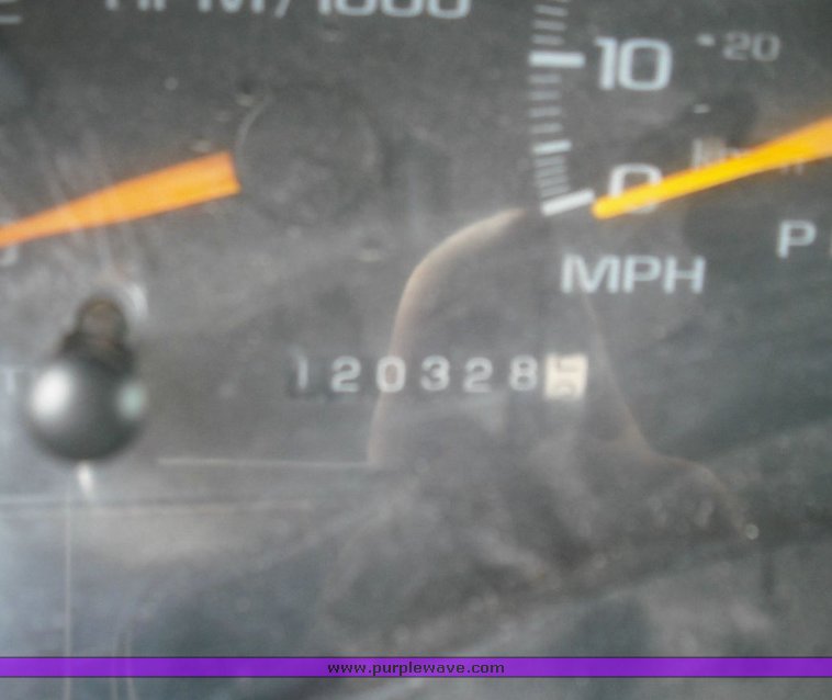 image for item 3019 1997 Chevrolet K2500 Suburban