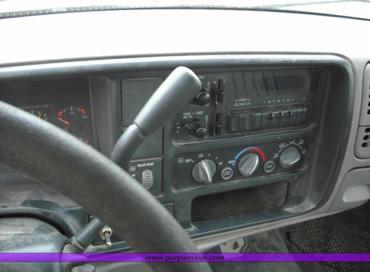 image for item 3019 1997 Chevrolet K2500 Suburban