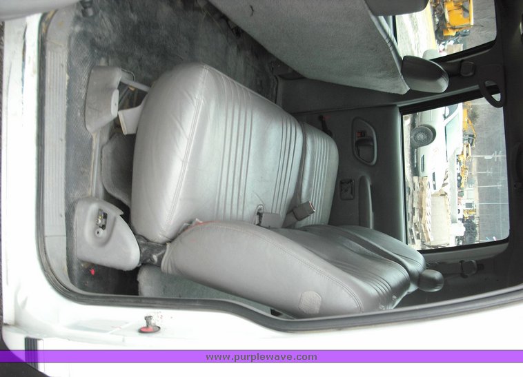 image for item 3019 1997 Chevrolet K2500 Suburban