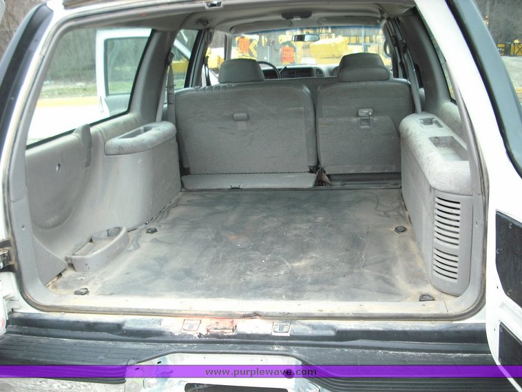 image for item 3019 1997 Chevrolet K2500 Suburban