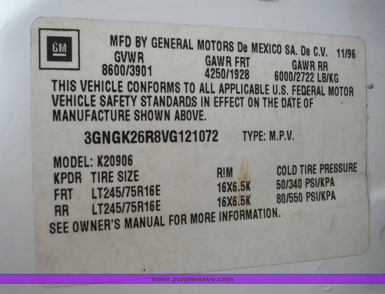 image for item 3019 1997 Chevrolet K2500 Suburban