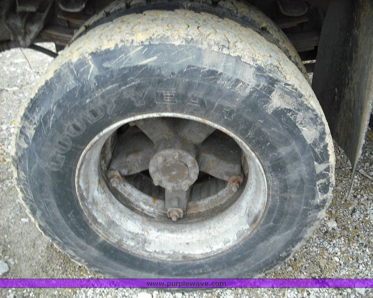 image for item 3020 1993 International 4900