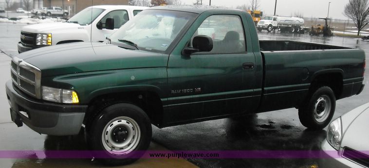 image for item 3241 1999 Dodge 1500 pickup