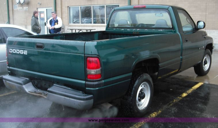 image for item 3241 1999 Dodge 1500 pickup