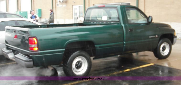 image for item 3241 1999 Dodge 1500 pickup