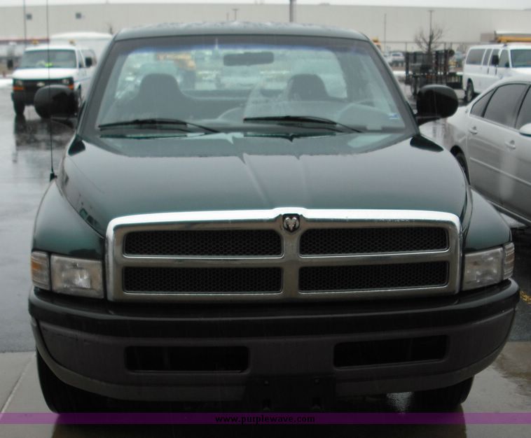 image for item 3241 1999 Dodge 1500 pickup