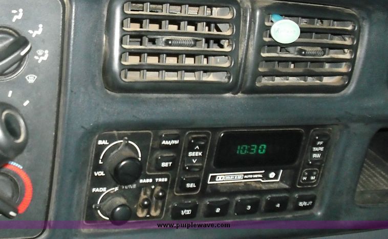 image for item 3241 1999 Dodge 1500 pickup