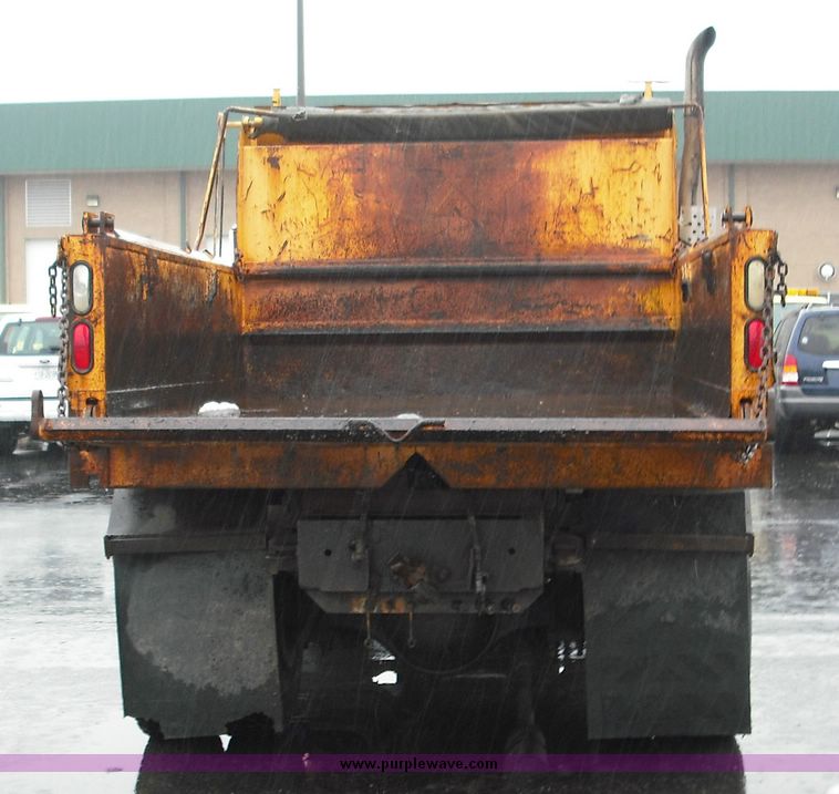 image for item 3242 1997 International 4900 4x2 truck with dumpbed