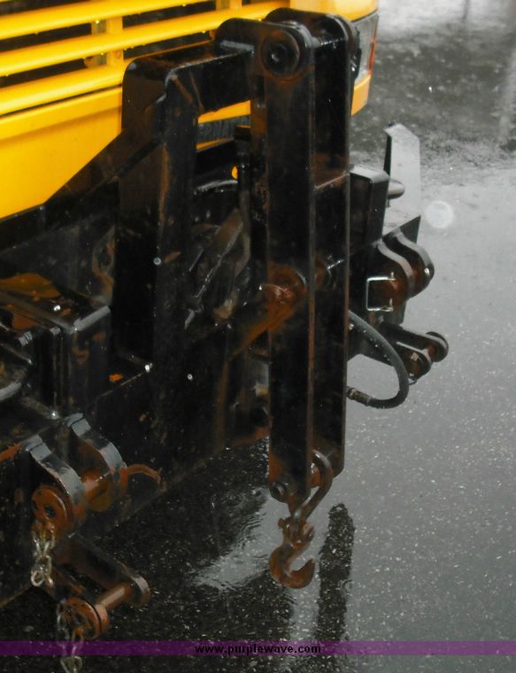 image for item 3242 1997 International 4900 4x2 truck with dumpbed