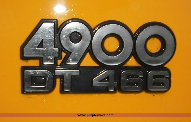 image for item 3242 1997 International 4900 4x2 truck with dumpbed