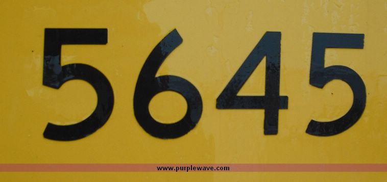 image for item 3242 1997 International 4900 4x2 truck with dumpbed