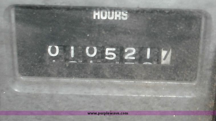 image for item 3242 1997 International 4900 4x2 truck with dumpbed