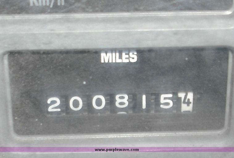 image for item 3242 1997 International 4900 4x2 truck with dumpbed