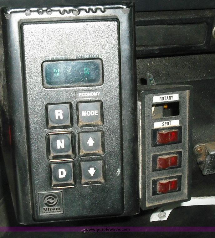 image for item 3242 1997 International 4900 4x2 truck with dumpbed