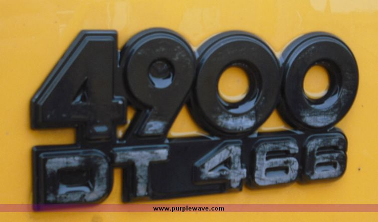 image for item 3243 1995 International 4900 4x2 truck with dump bed