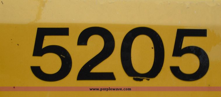 image for item 3243 1995 International 4900 4x2 truck with dump bed