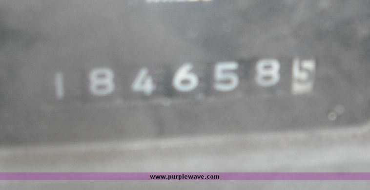 image for item 3243 1995 International 4900 4x2 truck with dump bed