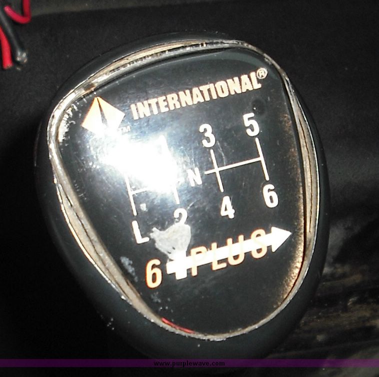 image for item 3243 1995 International 4900 4x2 truck with dump bed