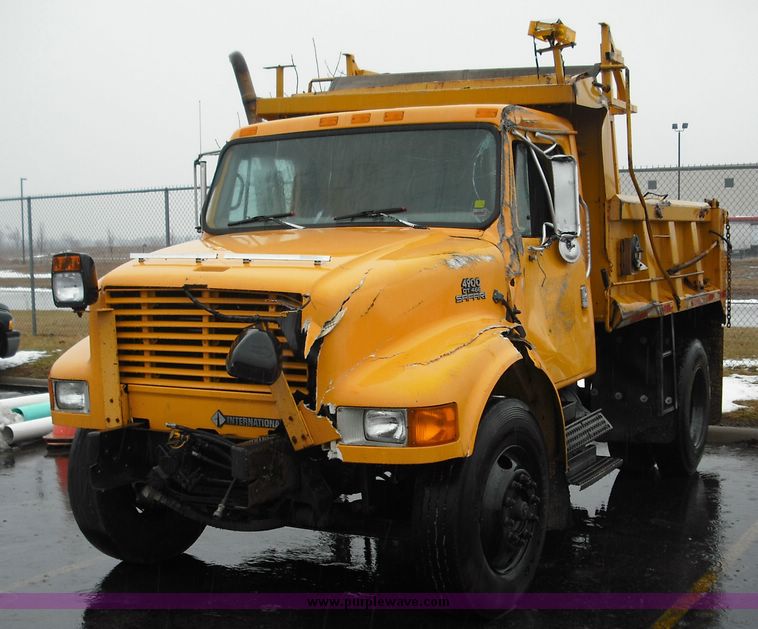 image for item 3244 1997 International 4900 truck with dumpbed