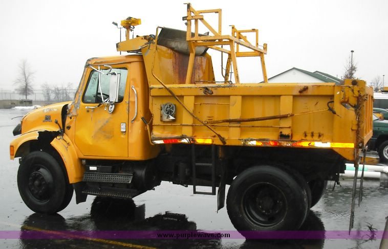 image for item 3244 1997 International 4900 truck with dumpbed