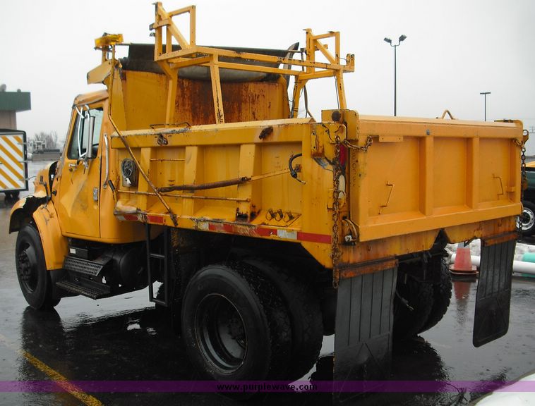 image for item 3244 1997 International 4900 truck with dumpbed
