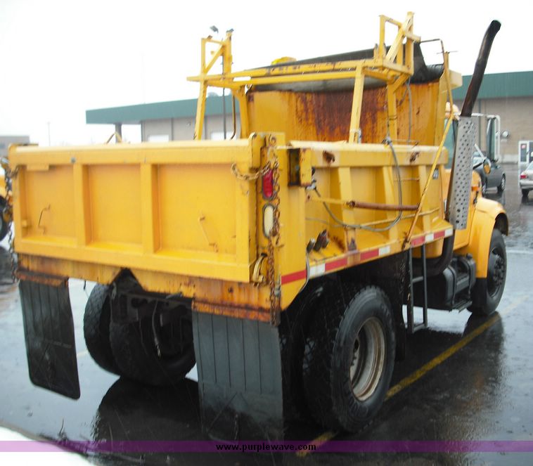 image for item 3244 1997 International 4900 truck with dumpbed