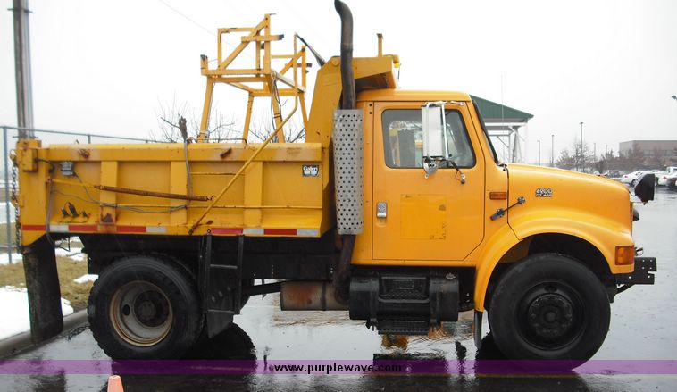 image for item 3244 1997 International 4900 truck with dumpbed