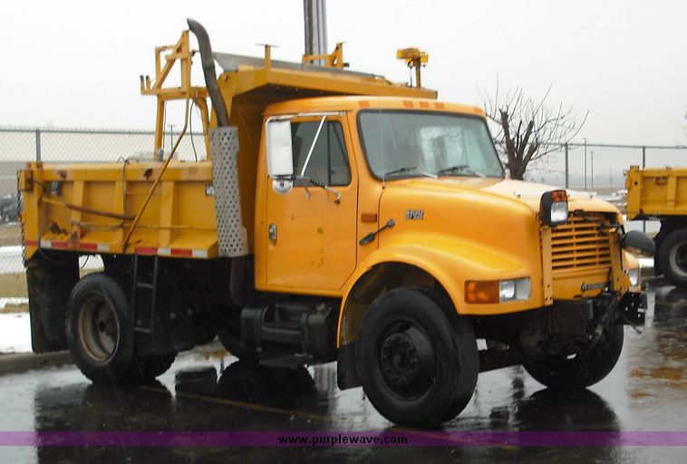 image for item 3244 1997 International 4900 truck with dumpbed