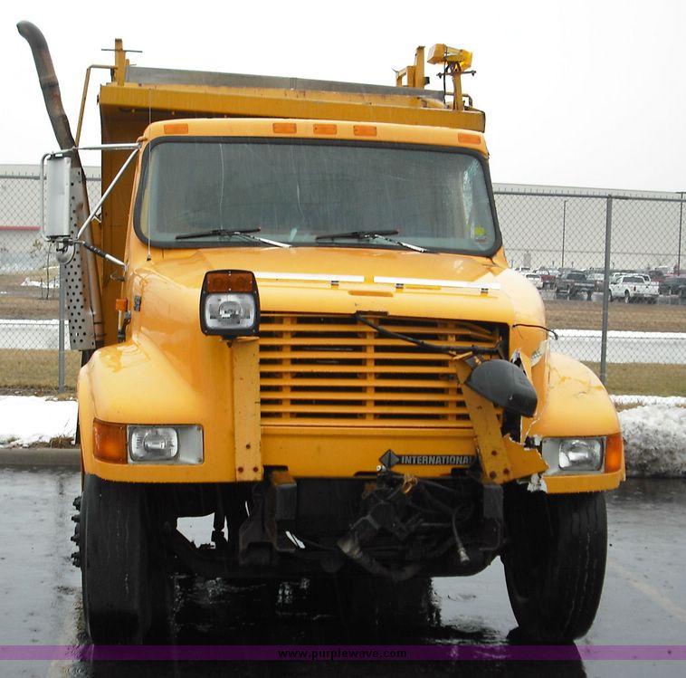 image for item 3244 1997 International 4900 truck with dumpbed