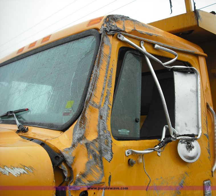 image for item 3244 1997 International 4900 truck with dumpbed