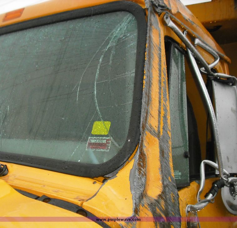 image for item 3244 1997 International 4900 truck with dumpbed