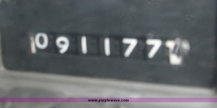 image for item 3244 1997 International 4900 truck with dumpbed