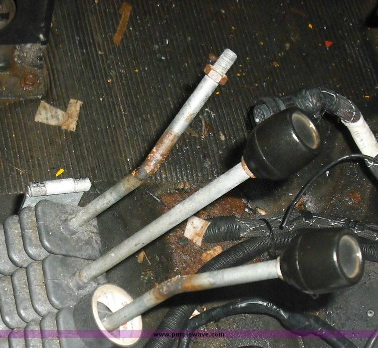 image for item 3244 1997 International 4900 truck with dumpbed