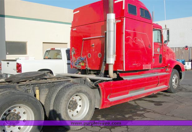 image for item 1005 1996 International 9400 semi truck