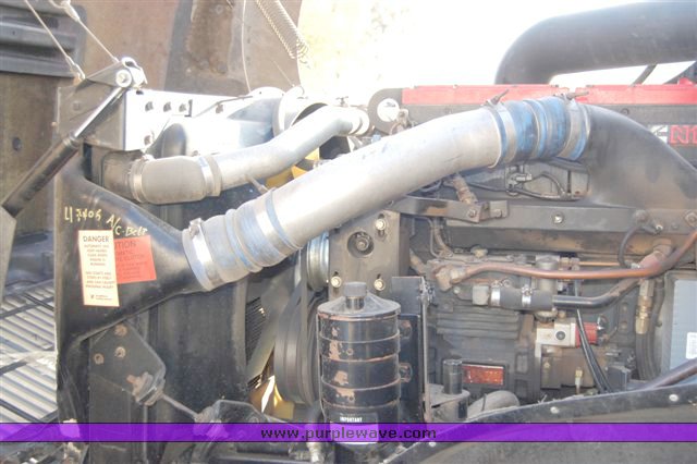 image for item 1005 1996 International 9400 semi truck