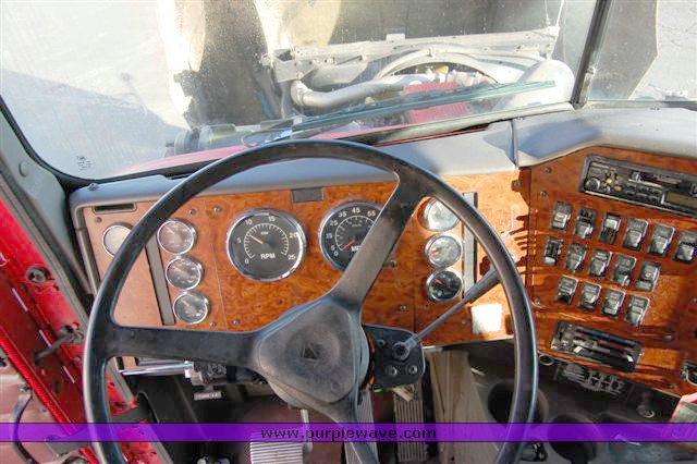 image for item 1005 1996 International 9400 semi truck